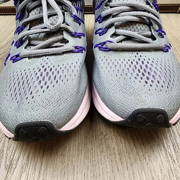 ***SOLD**** Nike Zoom Pegasus 33 Sneakers size 8 - Picture 4 of 10